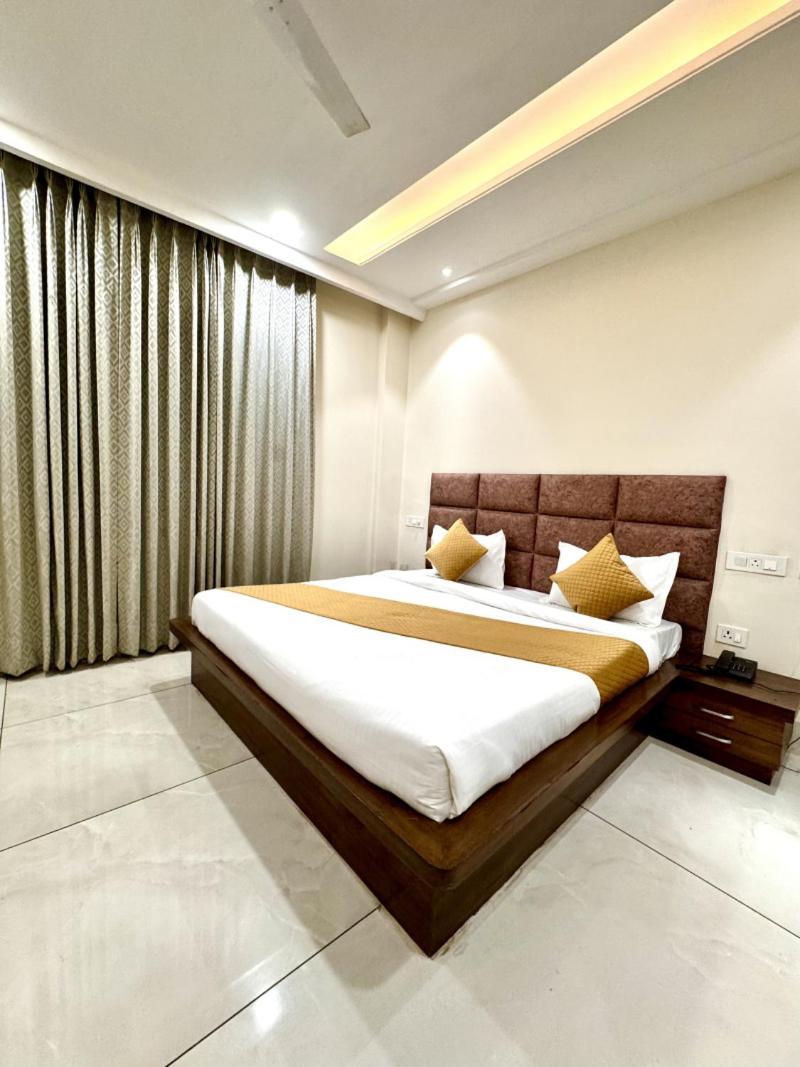 Prism Grand Otel Zirakpur Dış mekan fotoğraf